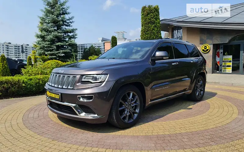 <i><i>JEEP GRAND CHEROKEE</i></i>